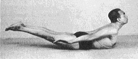 El mismo Iyengar, haciendo la Langosta